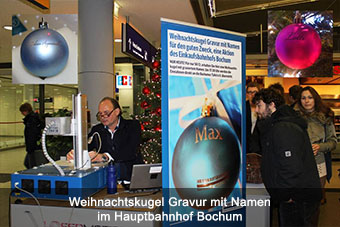 Weihnachtskugel Gravur mit Namen im Hauptbahnhof Bochum Weihnachtskugel Gravur mit Namen im Hauptbahnhof Bochum